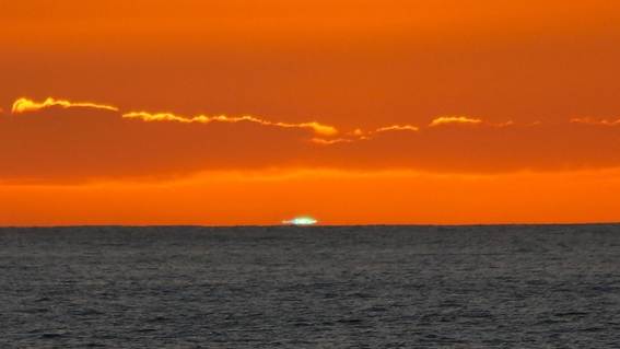 夕日が沈む海

AI 生成コンテンツは誤りを含む可能性があります。