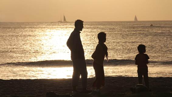 海の砂浜に立つ人

AI 生成コンテンツは誤りを含む可能性があります。
