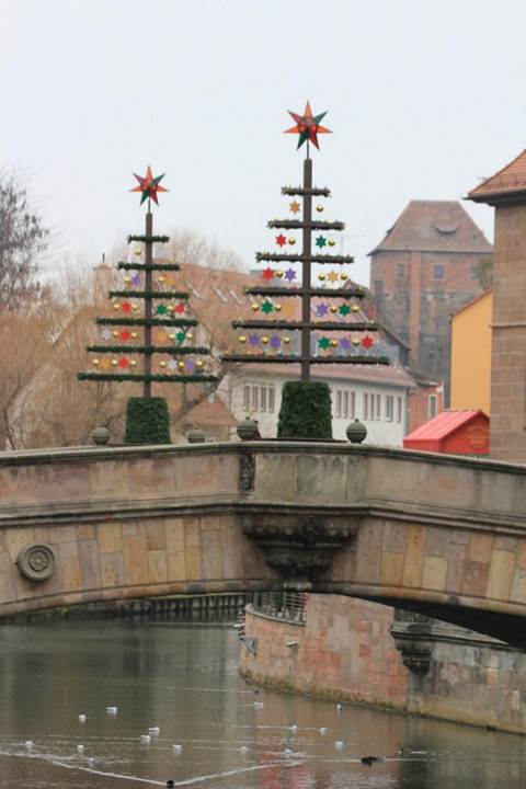 建物, テーブル, ゲート, 時計 が含まれている画像

AI 生成コンテンツは誤りを含む可能性があります。