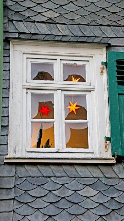 レンガ造りの建物とドア

AI 生成コンテンツは誤りを含む可能性があります。