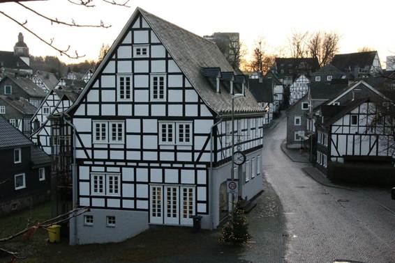 建物の前の家

AI 生成コンテンツは誤りを含む可能性があります。