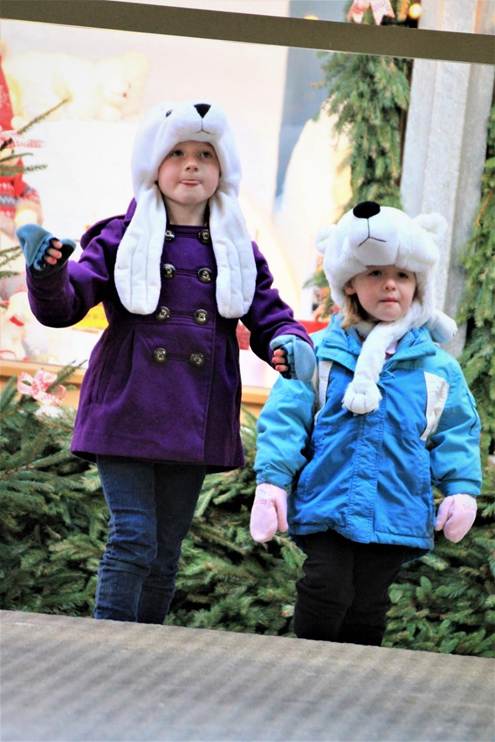 人, 子供, 女の子, 少し が含まれている画像

AI 生成コンテンツは誤りを含む可能性があります。