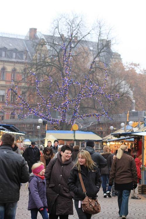 屋外, 建物, 男, 女性 が含まれている画像

AI 生成コンテンツは誤りを含む可能性があります。