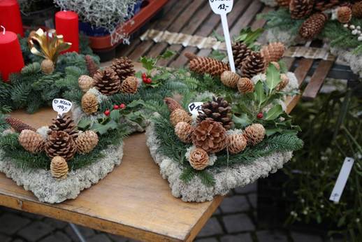 テーブル, 座る, 食品, 木製 が含まれている画像

AI 生成コンテンツは誤りを含む可能性があります。