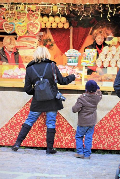 人, 子供, 小さい, 立つ が含まれている画像

AI 生成コンテンツは誤りを含む可能性があります。