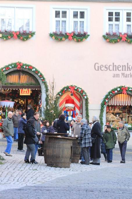 建物, 男, テーブル が含まれている画像

AI 生成コンテンツは誤りを含む可能性があります。