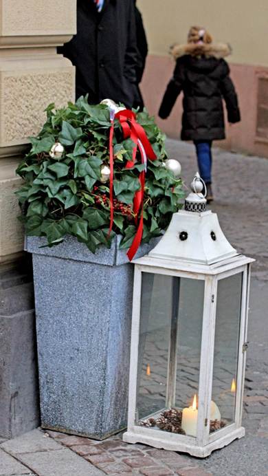 屋外, 建物, 像, 女性 が含まれている画像

AI 生成コンテンツは誤りを含む可能性があります。