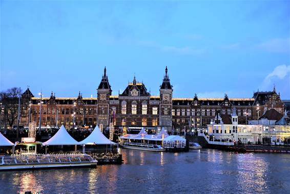 港のある建物

AI 生成コンテンツは誤りを含む可能性があります。