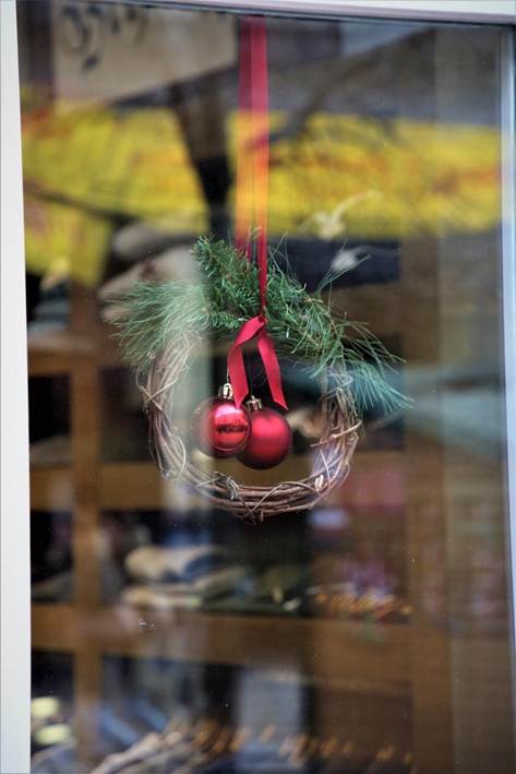 棚, 店, 食品, 座る が含まれている画像

AI 生成コンテンツは誤りを含む可能性があります。