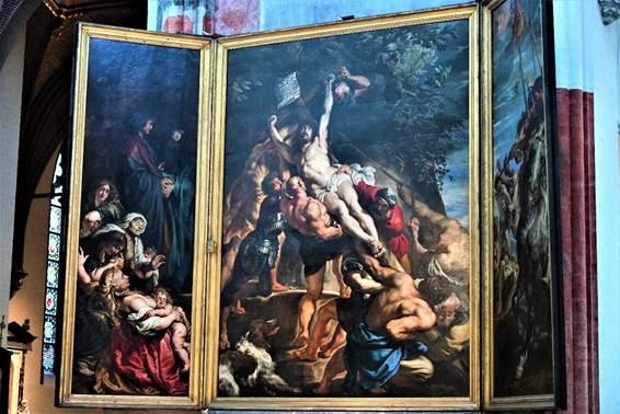 絵画を見ている人たち

AI 生成コンテンツは誤りを含む可能性があります。