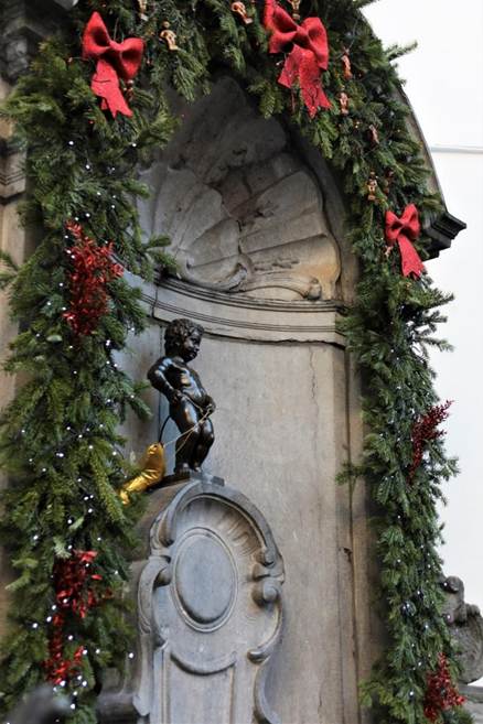 屋外, 建物, 時計, 木 が含まれている画像

AI 生成コンテンツは誤りを含む可能性があります。