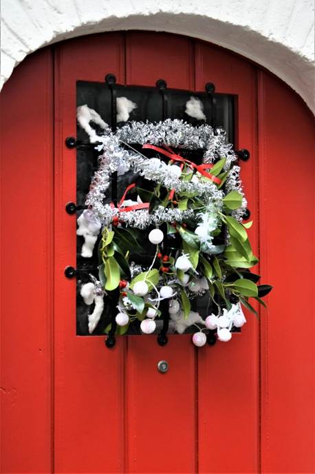 建物, 犬, ドア, 家 が含まれている画像

AI 生成コンテンツは誤りを含む可能性があります。