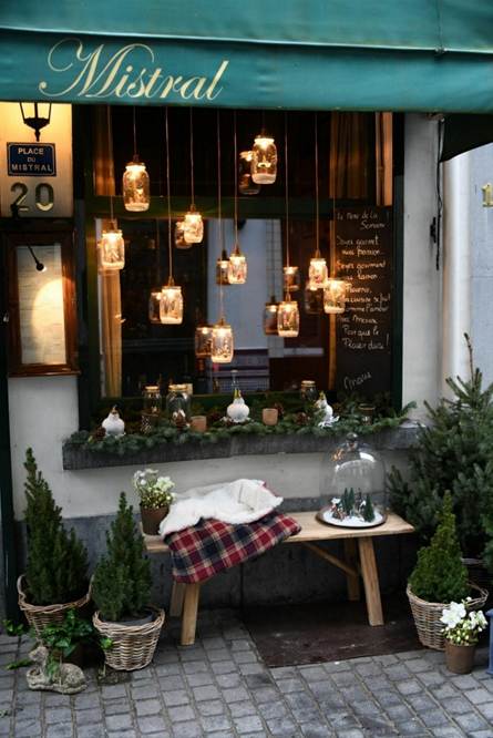 屋内, 建物, 座る, テーブル が含まれている画像

AI 生成コンテンツは誤りを含む可能性があります。