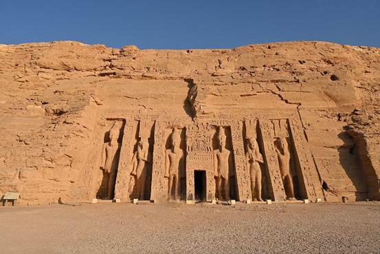 砂漠にある岩
AI 生成コンテンツは誤りを含む可能性があります。