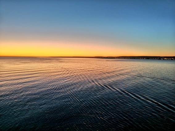 海の向こうの夕日
AI 生成コンテンツは誤りを含む可能性があります。