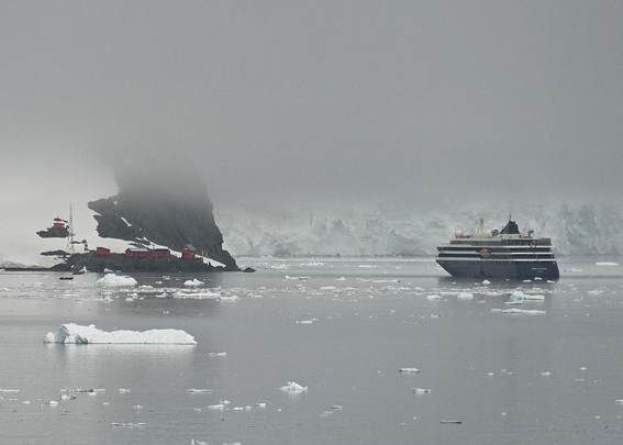 屋外, 水, 大きい, ボート が含まれている画像
AI 生成コンテンツは誤りを含む可能性があります。
