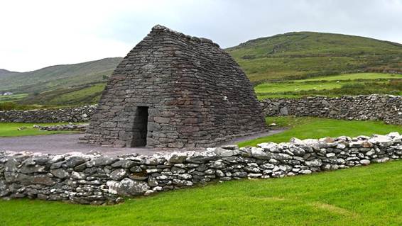 岩の上にいろいろな家
AI 生成コンテンツは誤りを含む可能性があります。