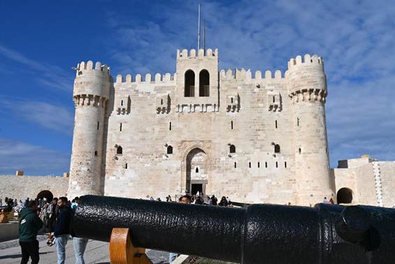 城の形をした建物
AI 生成コンテンツは誤りを含む可能性があります。