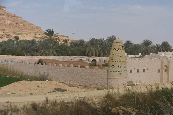 草, 屋外, フィールド, 建物 が含まれている画像
AI 生成コンテンツは誤りを含む可能性があります。