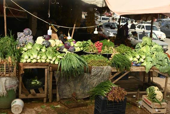 テーブル, 食品, 建物, 女性 が含まれている画像
AI 生成コンテンツは誤りを含む可能性があります。